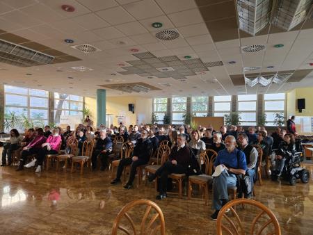 Prvega javnega posveta o OPN se je udeležilo približno sto občanov, lastnikov in najemnikov zemljišč, podjetnikov ter drugih.